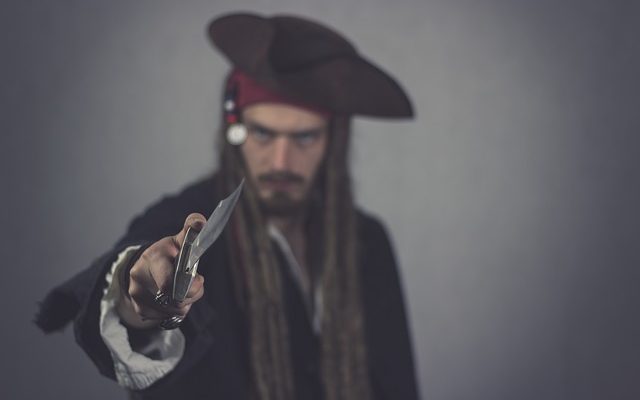 Costumes d'équipage de pirates bon marché et faits maison