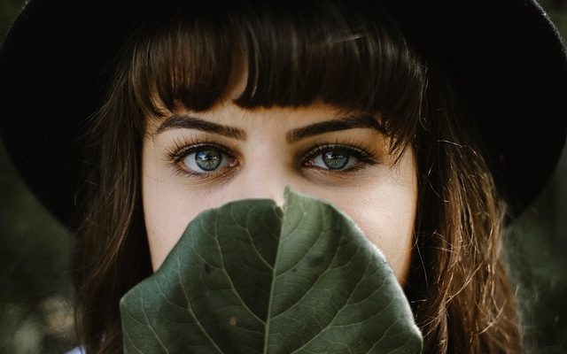 Combien de temps faut-il pour qu'un sourcil repousse ?