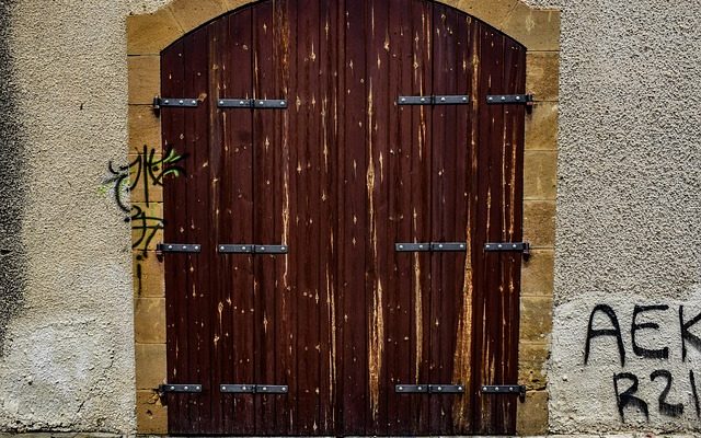 Comment ajuster les portes françaises