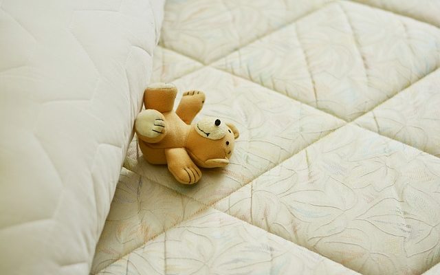 Comment mettre un matelas sur un lit de fer ancien ?