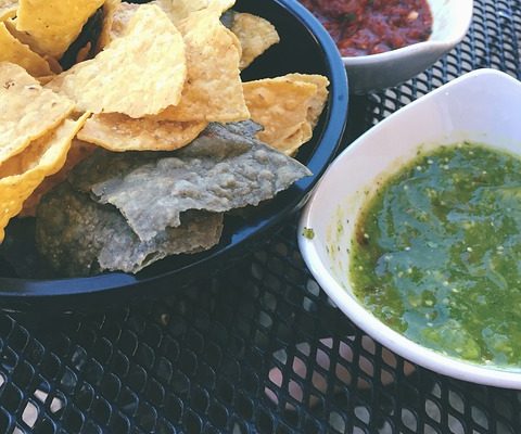 Comment préparer un bol à tortilla pour une salade Taco