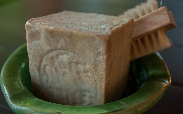 Comment utiliser la poudre à lessive pour déboucher une cuvette de toilette