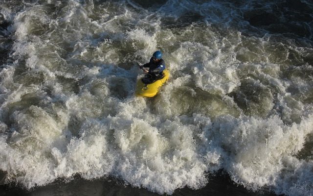 Bricolage : Kayak en mousse de fibre de verre.