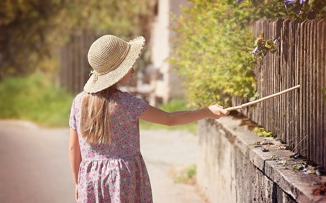 Comment coudre une bande de sueur dans un chapeau de robe de paille