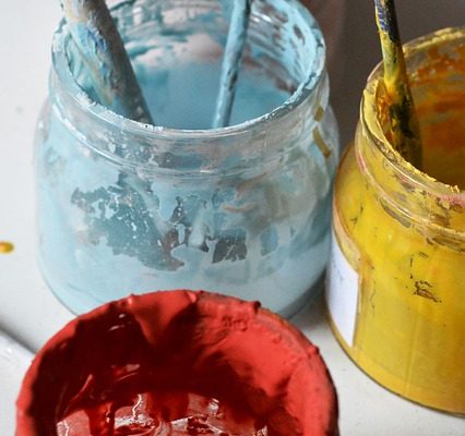 Comment mélanger l'émail et la peinture acrylique