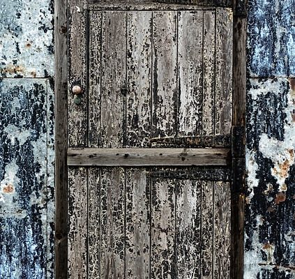 Comment percer un trou pour les charnières cachées de cuisine pour les armoires de cuisine.