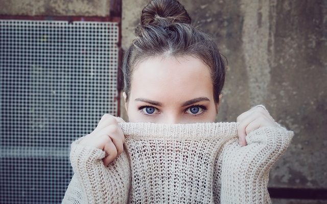 Comment étirer un vêtement en laine ratatinée