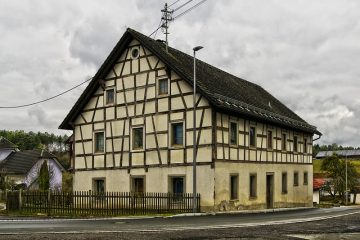 Comment prolonger un toit à deux versants d'une maison