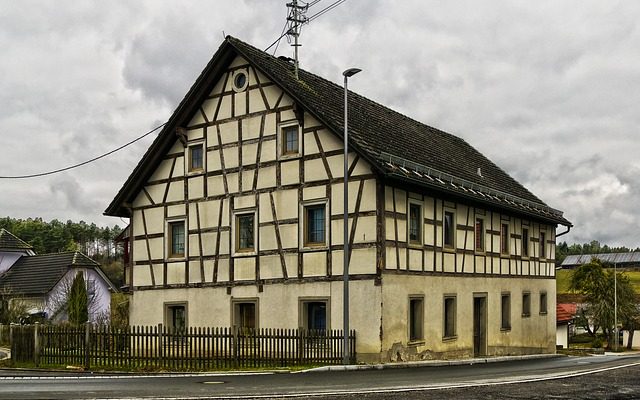 Comment prolonger un toit à deux versants d'une maison