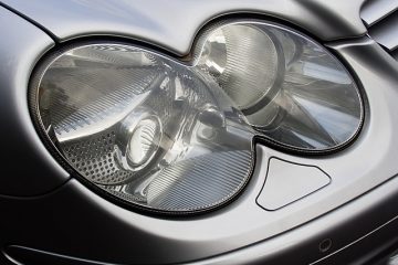 Comment réparer les lentilles de phares brumeux sur une Mercedes