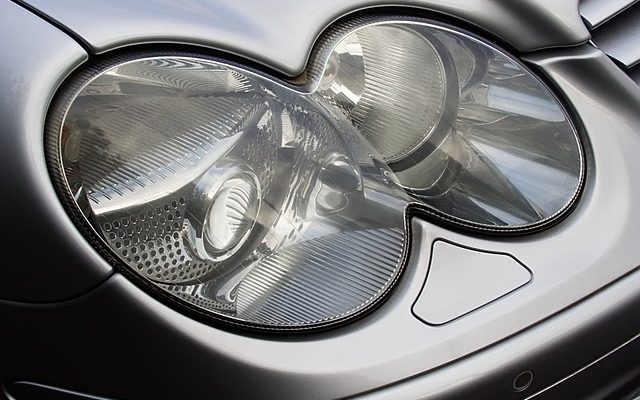Comment réparer les lentilles de phares brumeux sur une Mercedes