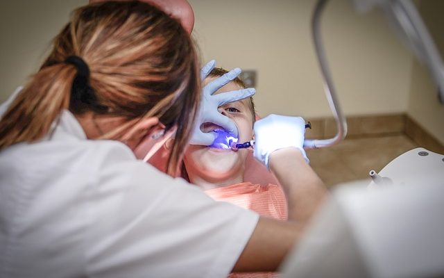 Comment réparer une vitre de verre fissurée