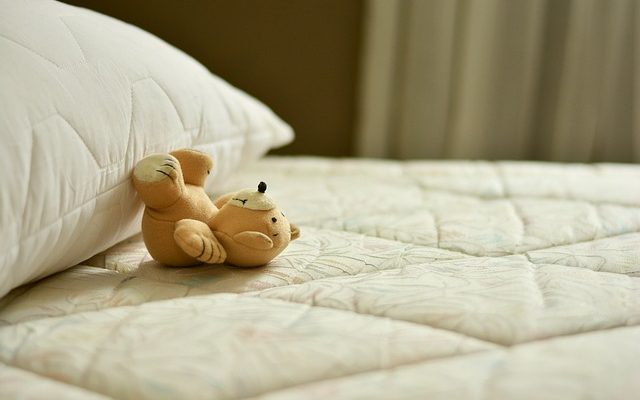 Quelles sont les causes de l'humidité sous le matelas ?