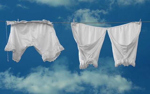 Comment installer une corde à linge dans la brique