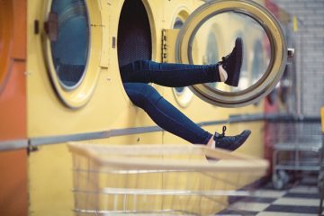 Comment nettoyer et désodoriser une machine à laver et des vêtements.