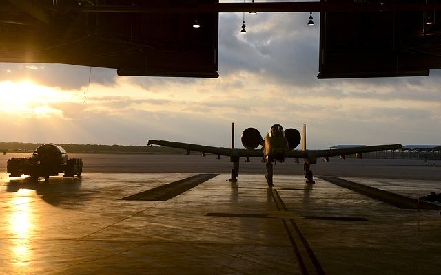 Comment préparer le terrain pour un hangar d'entreposage dans la cour arrière.