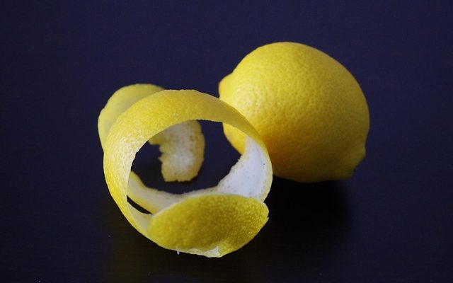 Comment préparer un assaisonnement au citron et au poivre fait maison ?