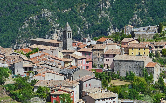 Couleurs qui vont avec la vieille brique rouge pour un porche