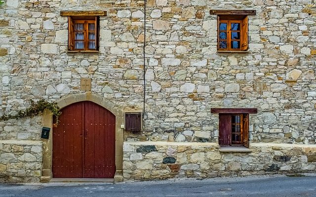 Quels types de briques sont utilisés dans un foyer ?