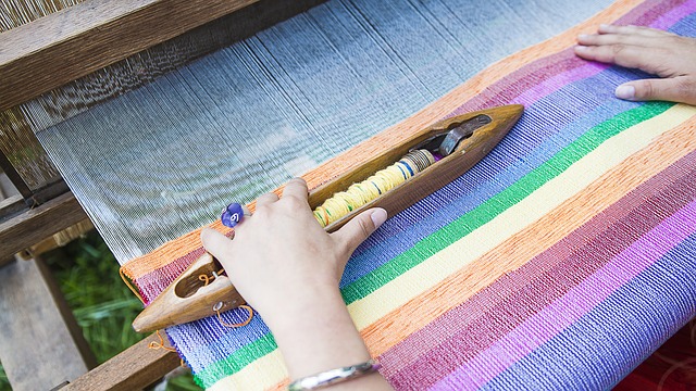 Comment enlever les taches d'eau brune sur une moquette