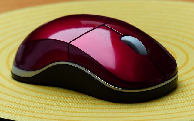 Comment fixer le tapis de souris sur un ordinateur portable