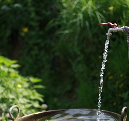 Qu'est-ce que j'utilise pour réparer une fuite d'eau dans une chaudière de chauffage central ?