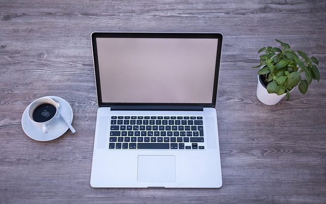 Combien d'espace autour d'une table et de chaises ?