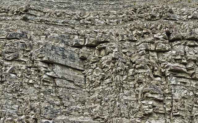 Comment nettoyer la tartre de chaux accumulée dans une théière