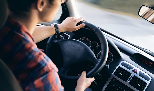 Conseils sur la conduite d'une voiture en portant une coiffe de rotateur à élingue