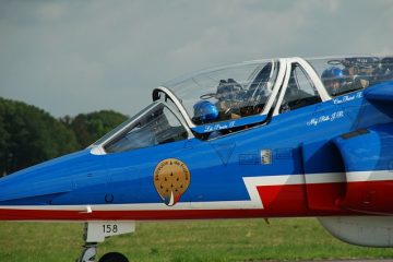 Mon moteur hors-bord tourne à haute vitesse mais ne tourne pas au ralenti.