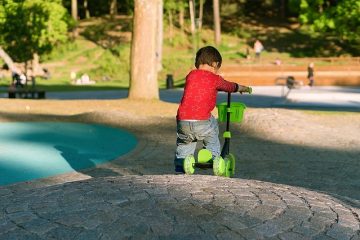 Tours de scooter pour les enfants