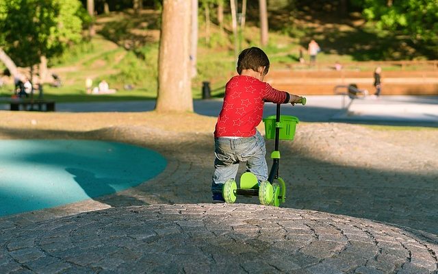 Tours de scooter pour les enfants