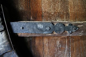 Comment enlever la rouille des charnières de porte d'armoire