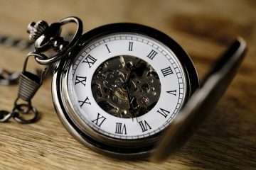 Comment régler l'heure d'une vieille montre mécanique
