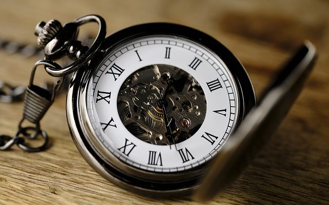 Comment régler l'heure d'une vieille montre mécanique