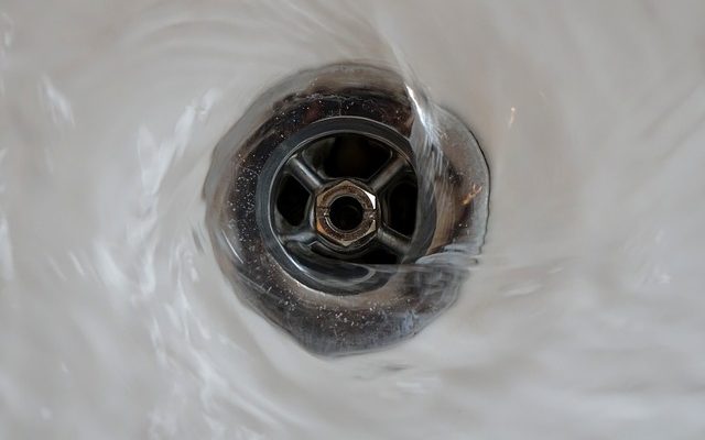 Comment réparer une fuite dans l'évier de la salle de bain