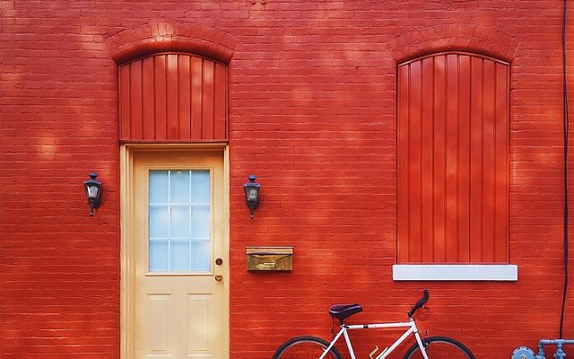 Comment réparer une serrure de porte cassée ?