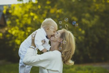 Comment faire la différence entre les bulles de gaz et le bébé qui bouge ?