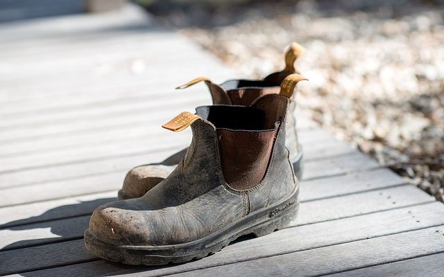 Comment réparer une bougie d'allumage pour une tondeuse à gazon