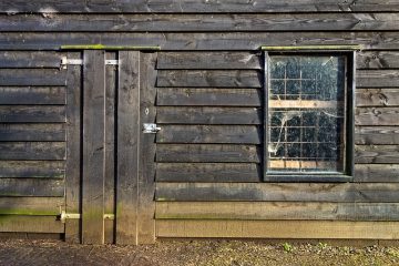 Comment construire une grande porte de grange en bois