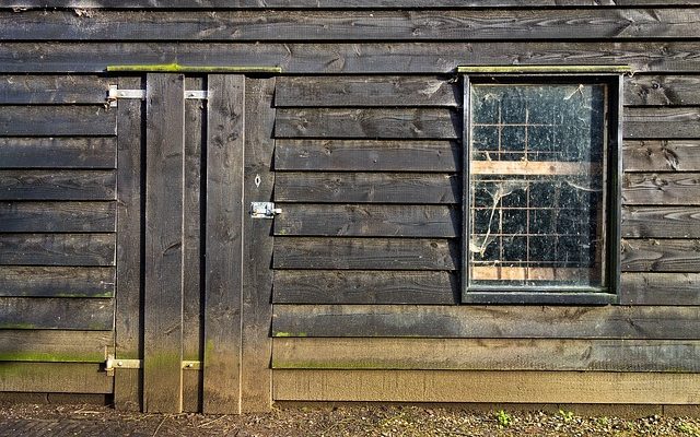 Comment construire une grande porte de grange en bois