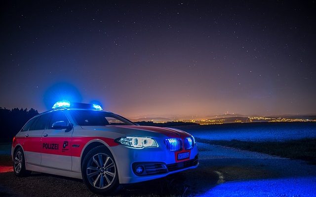 Comment façonner une voiture de police à partir de Cupcakes