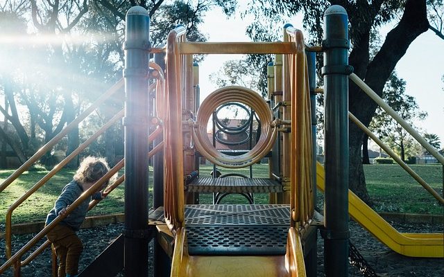 Comment sécuriser un escalier en colimaçon à l'épreuve des bébés