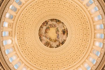 La hauteur moyenne du plafond