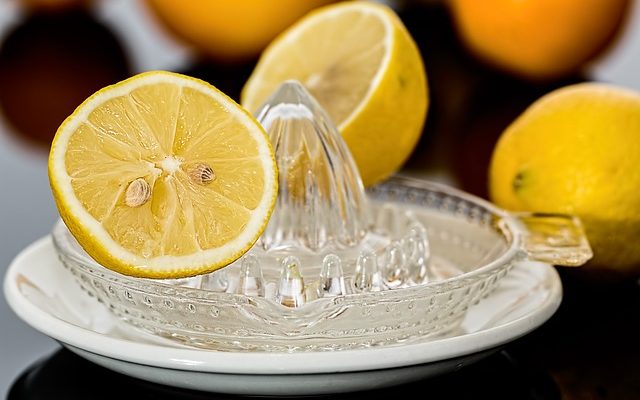 Comment dissoudre les comprimés de vitamine C à utiliser sur les visages