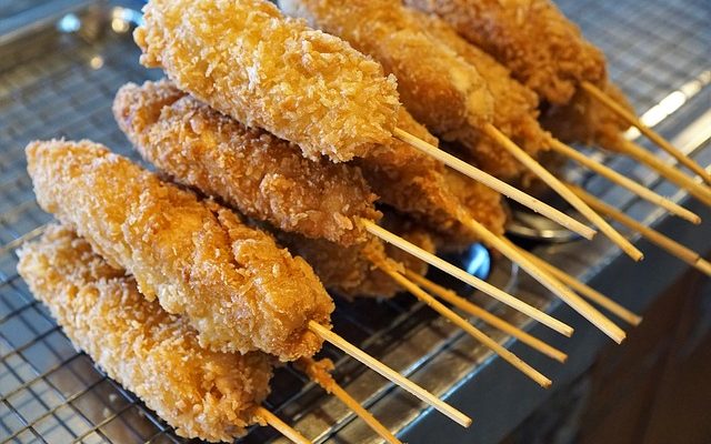 Comment faire en sorte que la chapelure de pain adhère au poulet