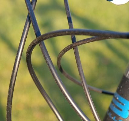 Comment installer un câble de frein de bicyclette sur une bicyclette BMX.