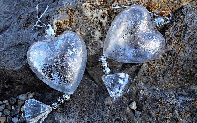 Comment coller les cailloux sur le verre