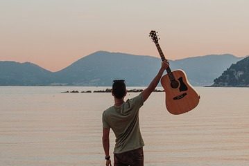 Comment réparer une table de guitare effondrée