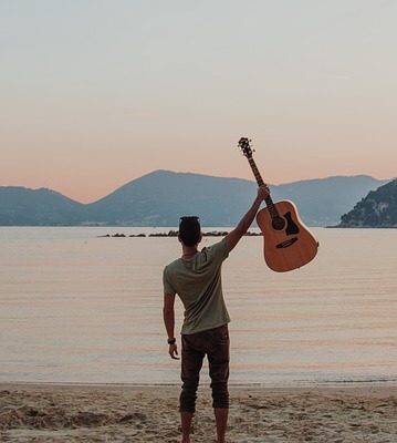 Comment réparer une table de guitare effondrée